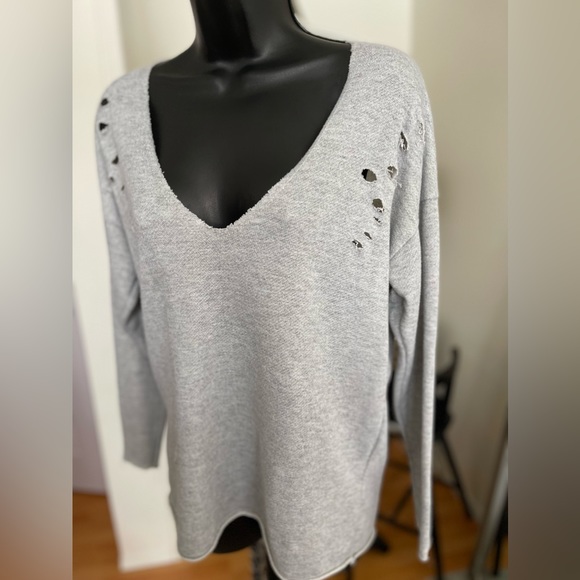 Distressed grey sweater - Picture 2 of 8